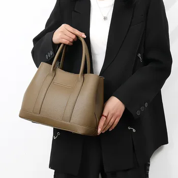 2023 Новая корейская модная сумка для мамы среднего возраста, Ручная женская сумка через плечо Большой емкости, дизайнерские сумки Изображение 2