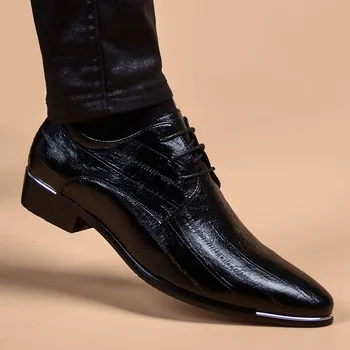 Мужская обувь в деловом стиле, Классическая Официальная Кожаная обувь, мужские Дышащие черные Офисные свадебные туфли на плоской подошве, Оксфордские туфли с острым носком Изображение 2