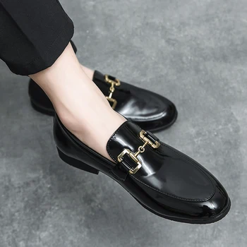 Новые черные свадебные туфли для мужчин, Лоферы из лакированной кожи, Круглый носок, без шнуровки, Весенне-осенние деловые мужские модельные туфли