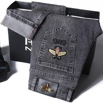 Весенне-осенние Новые облегающие эластичные джинсы, модные брендовые серые мужские брюки с вышивкой
